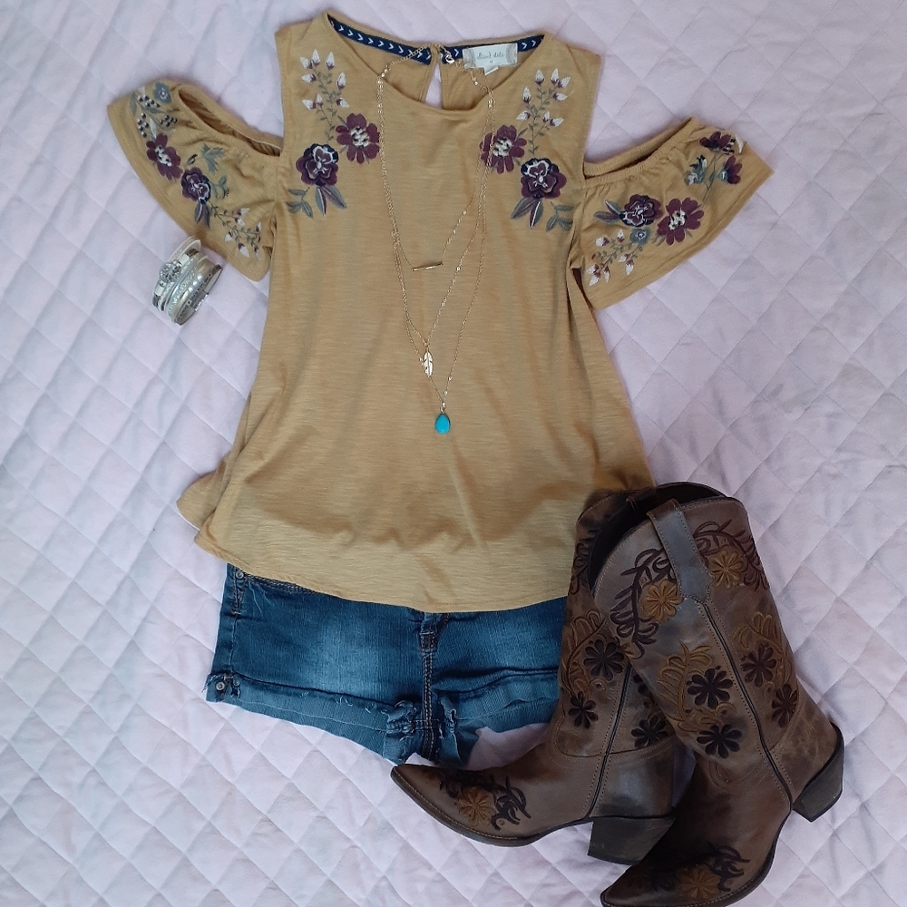 Adorable cold shoulder top